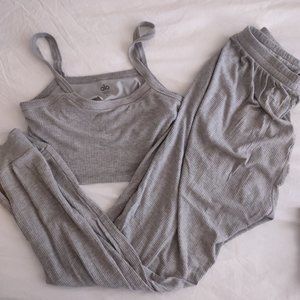 Alo yoga whisper bra and pant set size M grey like new condition